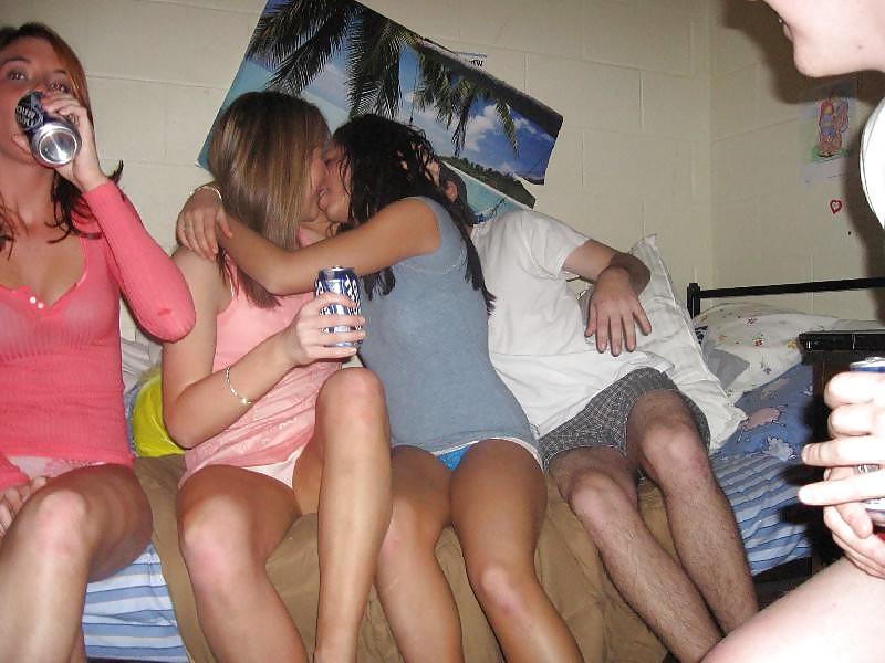 25P Teens Kissing Teen - Les