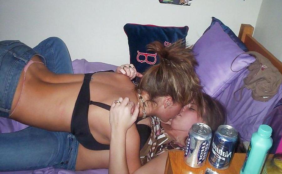 25P Teens Kissing Teen - Les