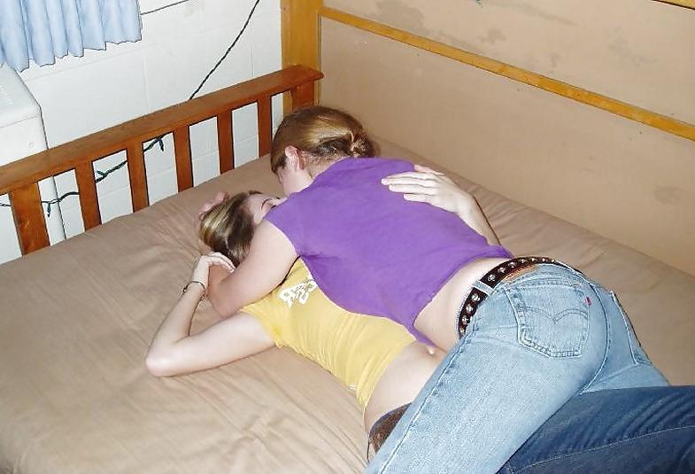 25P Teens Kissing Teen - Les