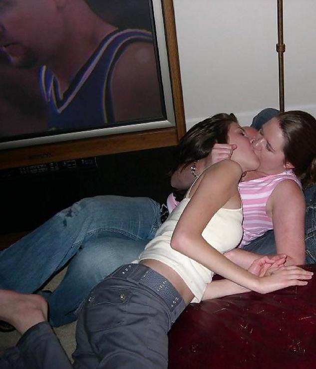 25P Teens Kissing Teen - Les