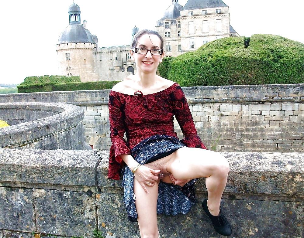 24P Mature women is forgot her slip 5.