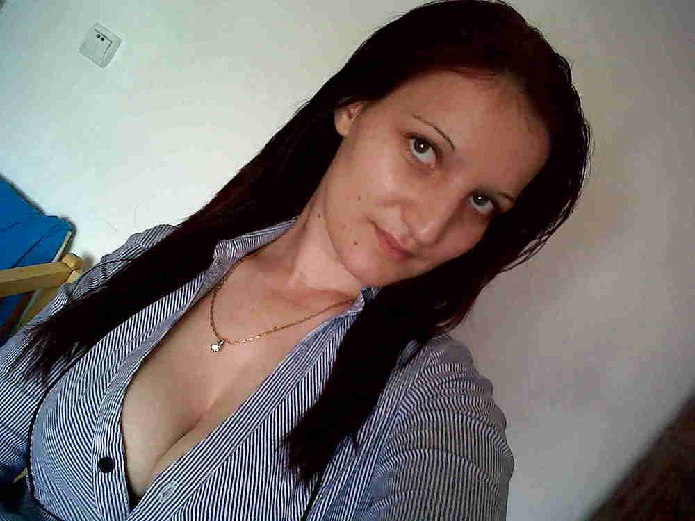 19P Downblouse - Cleavage 3