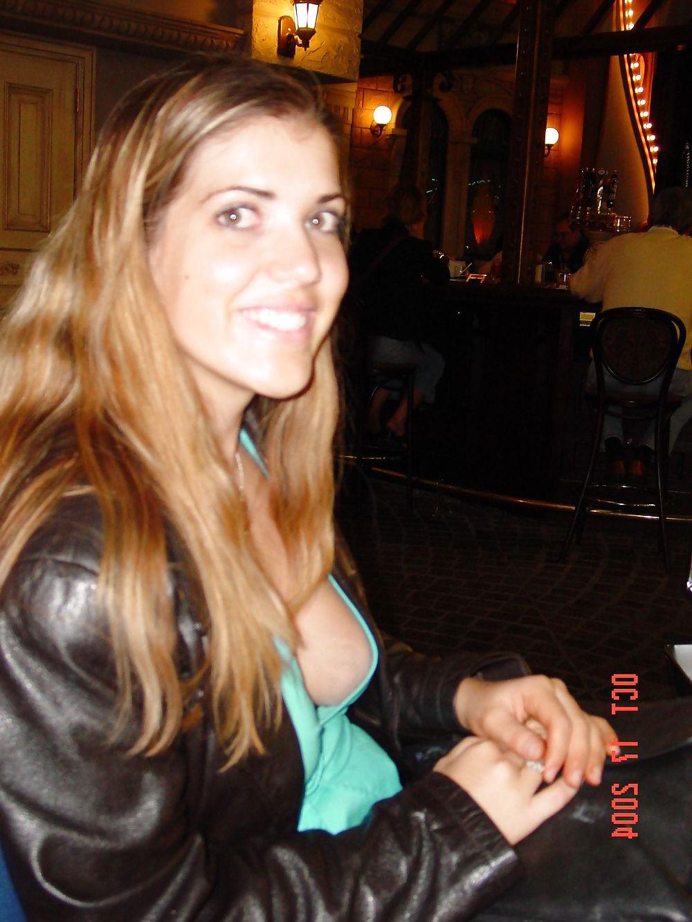 19P Downblouse - Cleavage 3