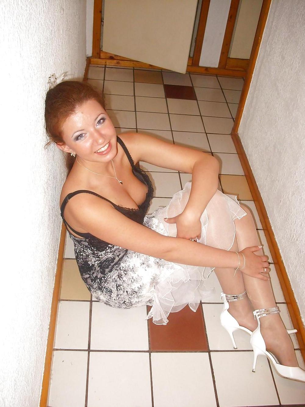 19P Downblouse - Cleavage 3
