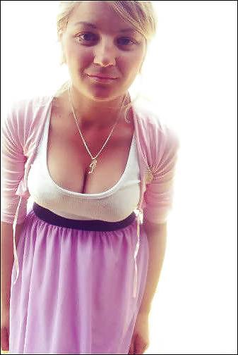 19P Downblouse - Cleavage 3