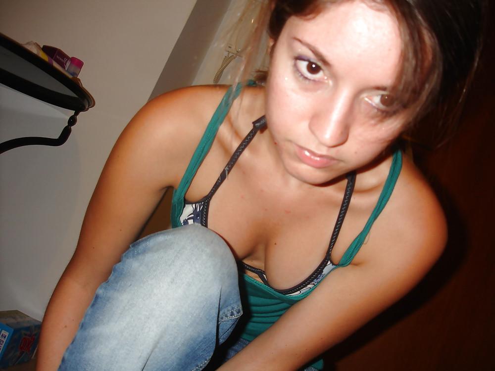 19P Downblouse - Cleavage 3