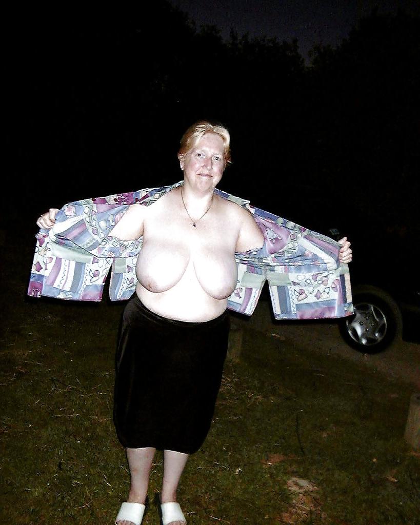 11P BBW Granny Goes Dogging