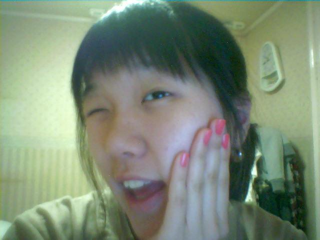 25P Korean girl takes self pics