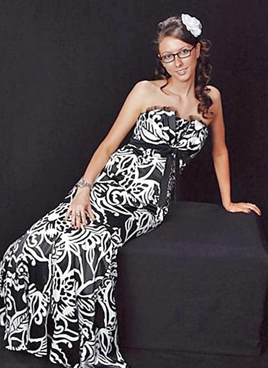 25P Flirty Nerd Girl