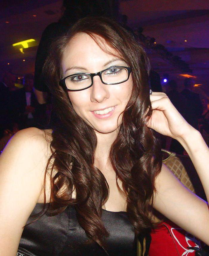 25P Flirty Nerd Girl