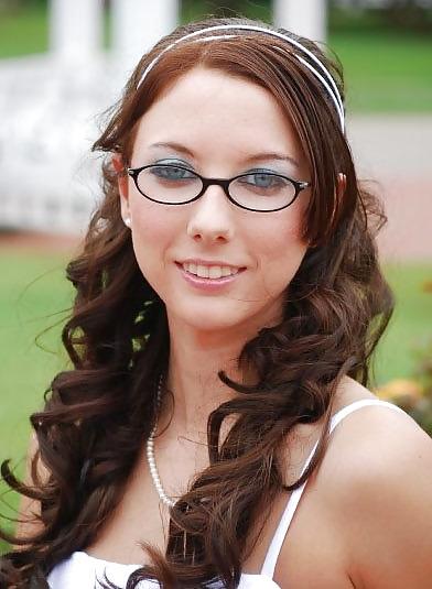 25P Flirty Nerd Girl