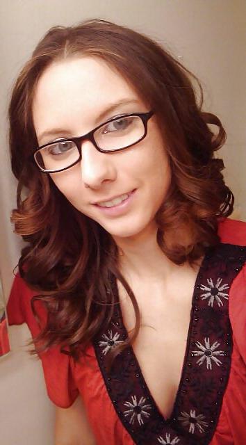 25P Flirty Nerd Girl