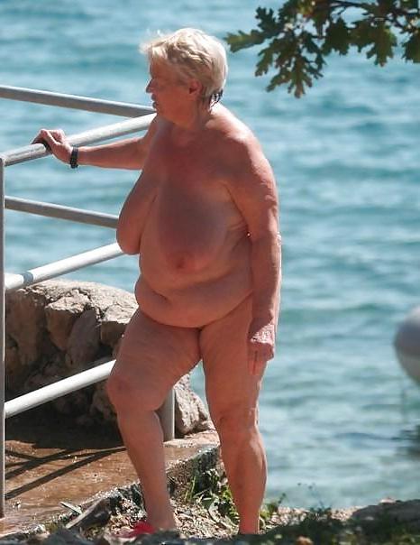 24P Grandma naked outdoor 01.