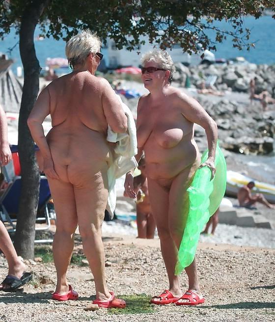 24P Grandma naked outdoor 01.