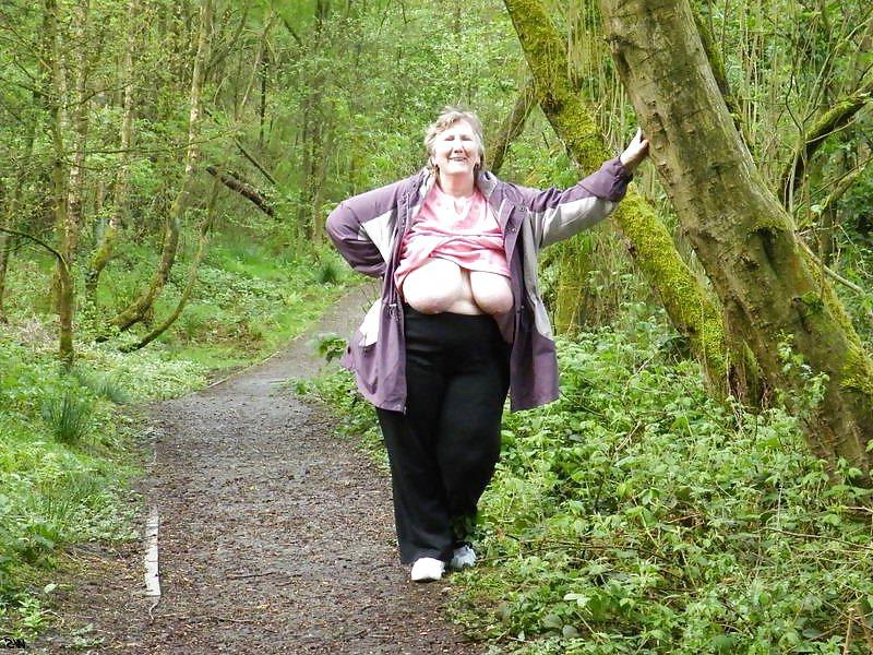 24P Grandma naked outdoor 01.