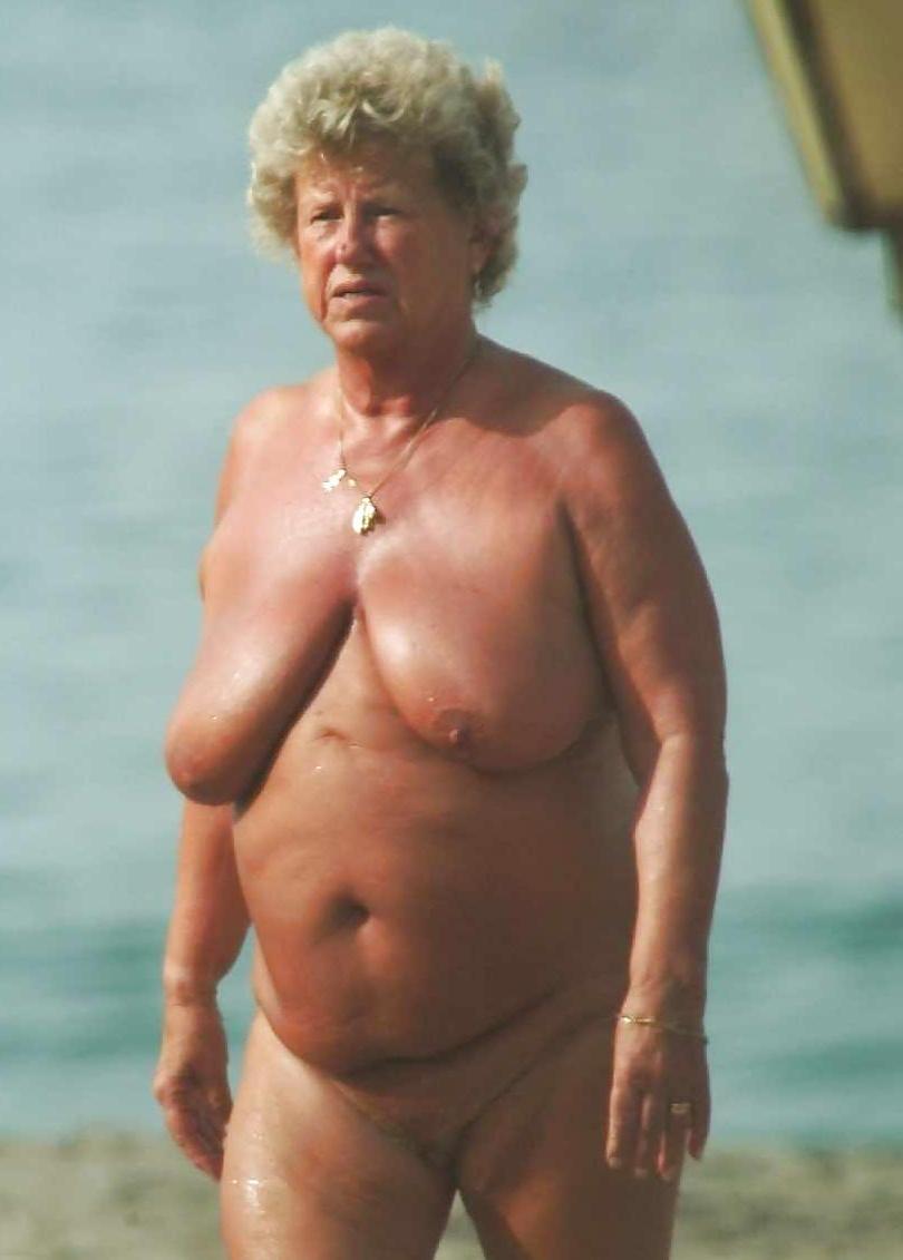 24P Grandma naked outdoor 01.