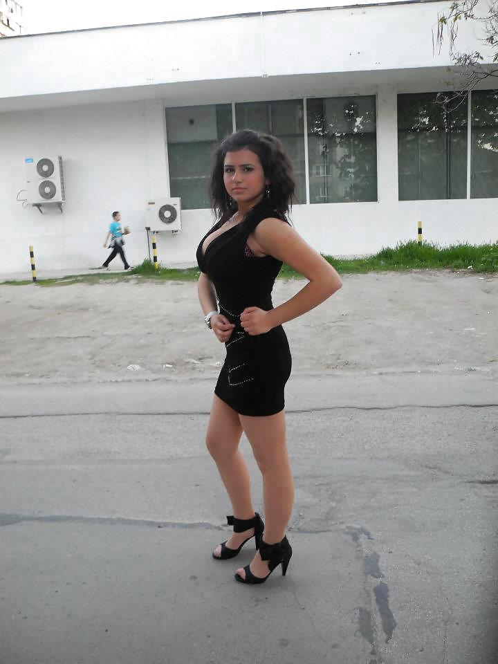11P Turkish girl dunya