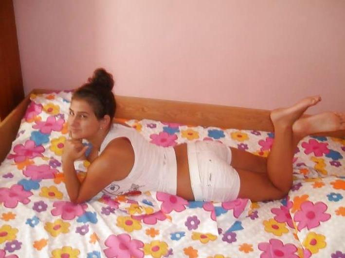 11P Turkish girl dunya