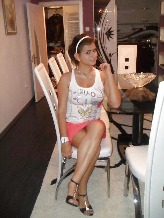 11P Turkish girl dunya