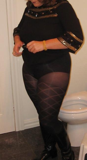 25P Michelle's amazing big tits and sexy cleavage...