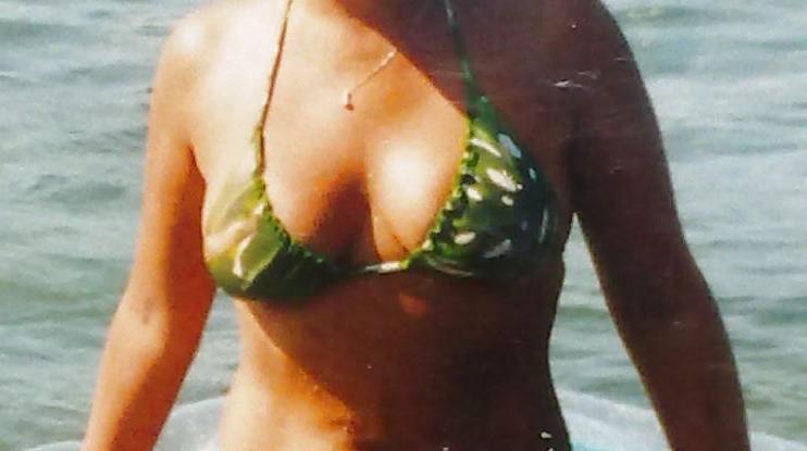 25P My sister's-in-law boobs and cleavage
