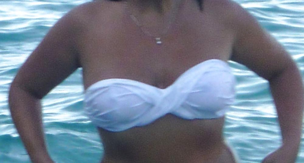 25P My sister's-in-law boobs and cleavage