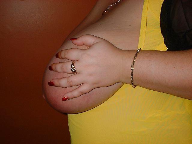 25P MILF BBW posing in her living room at X-mas