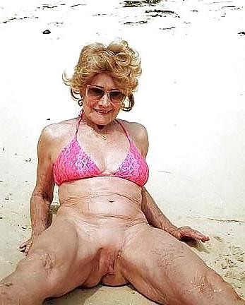 24P Mature women is fogot her slip 2.