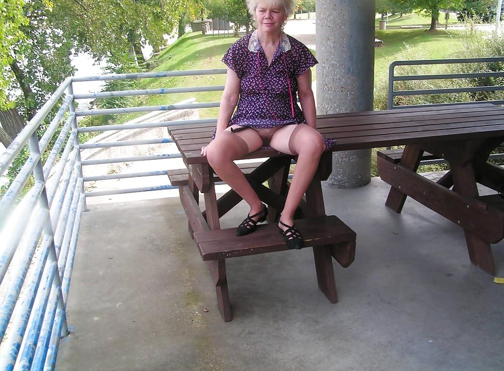 24P Mature women is forgot her slip 3.