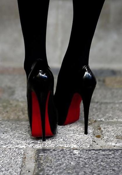 25P More classic stockings and heels