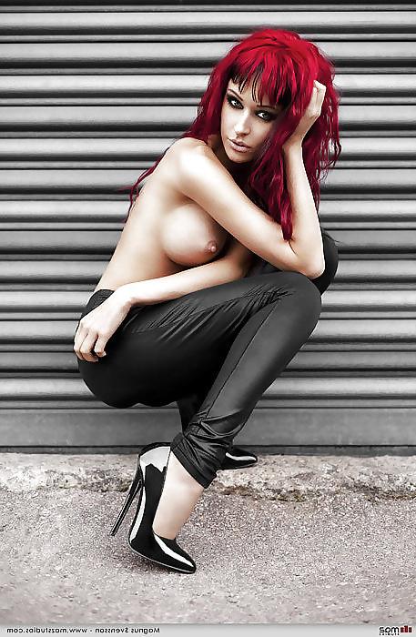 25P More classic stockings and heels