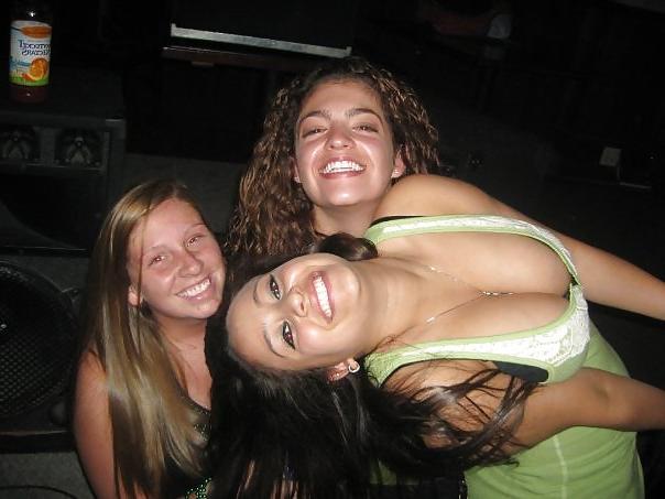 24P Downblouse - Cleavage 4