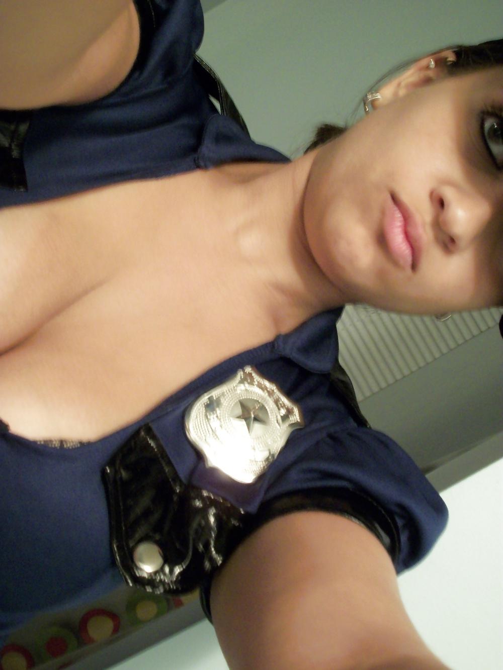 24P Downblouse - Cleavage 4