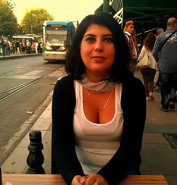 24P Downblouse - Cleavage 4