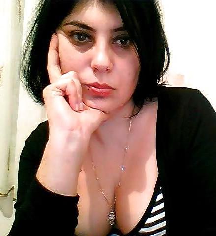 24P Downblouse - Cleavage 4
