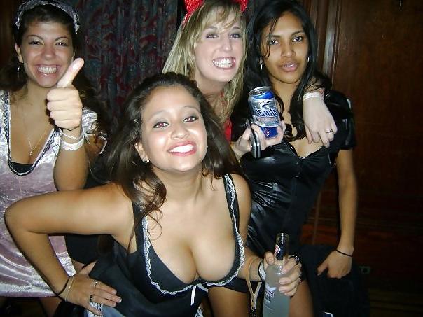 24P Downblouse - Cleavage 4