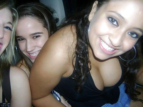 24P Downblouse - Cleavage 4