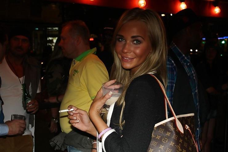 25P Smoking fetish chicks