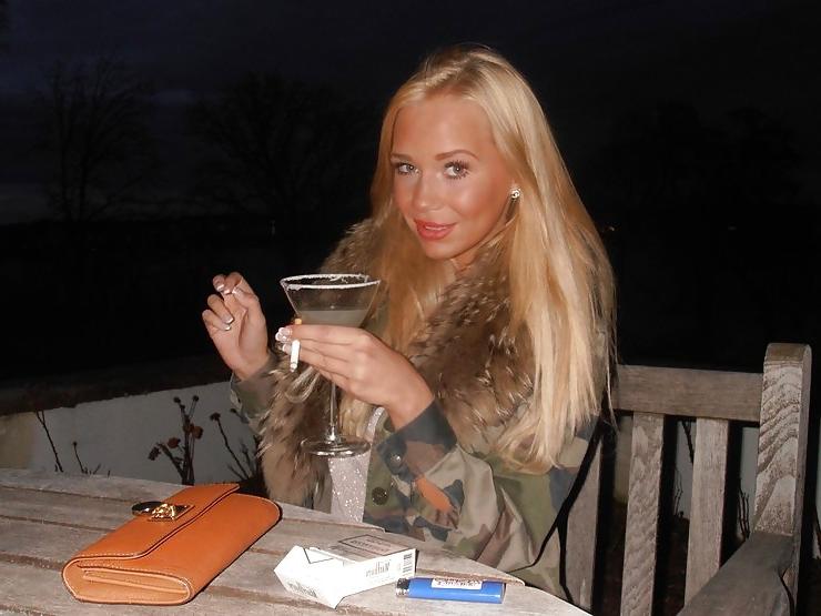 25P Smoking fetish chicks