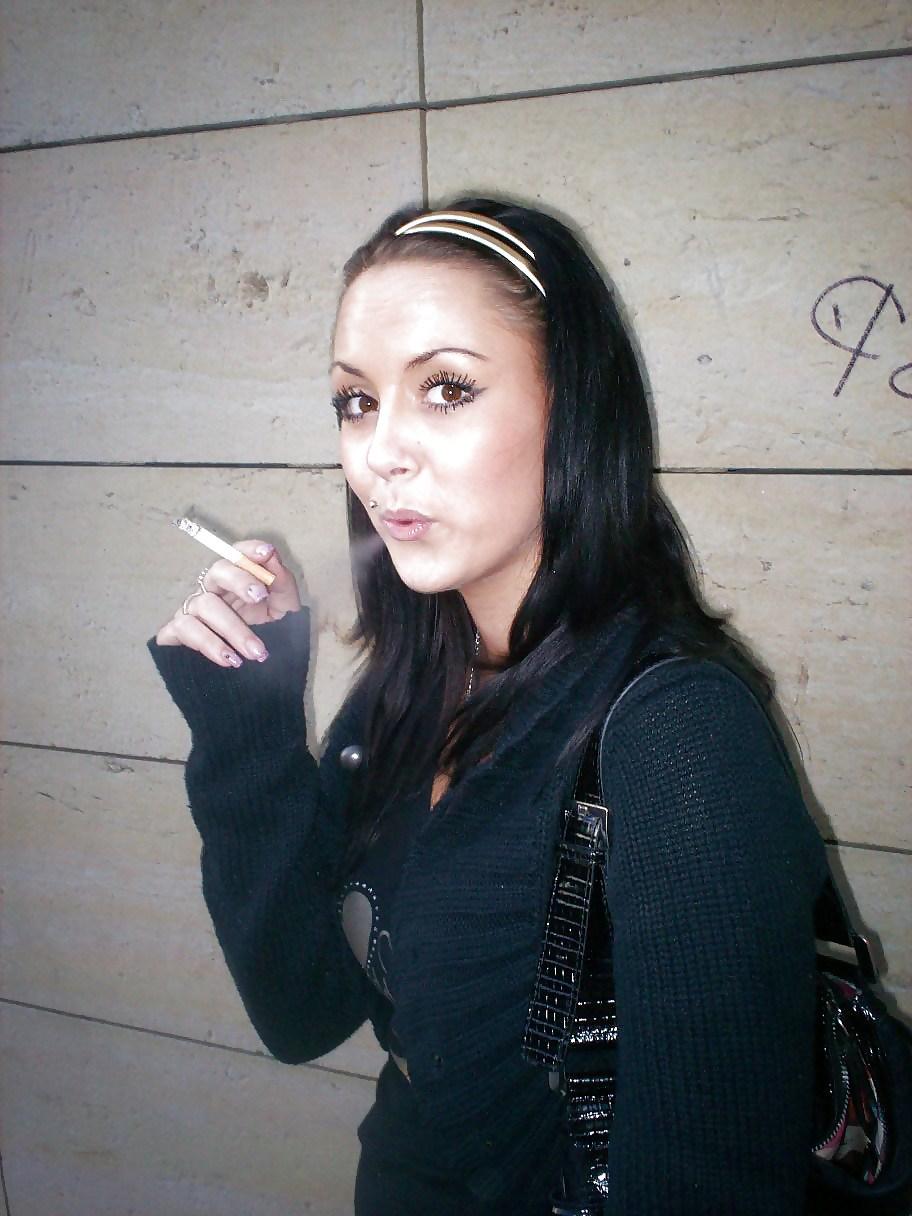 25P Smoking fetish chicks