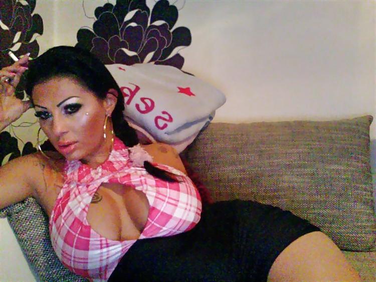 25P Smoking fetish chicks