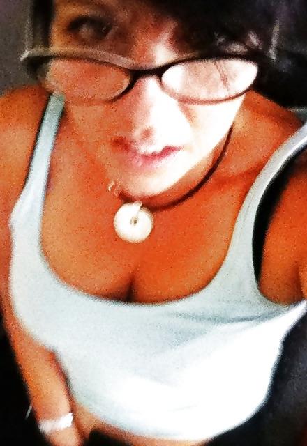 25P More Naughty Milf