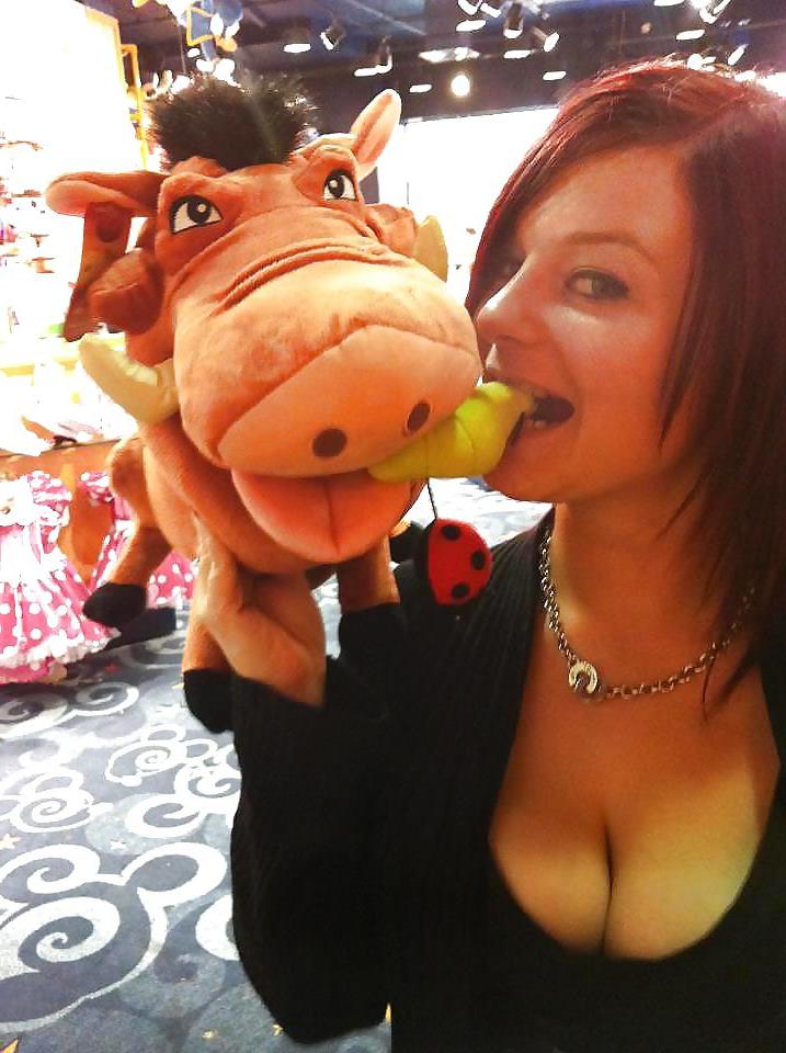 25P Downblouse - Cleavage 6