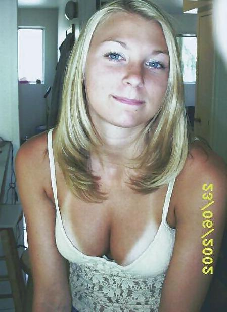25P Downblouse - Cleavage 6