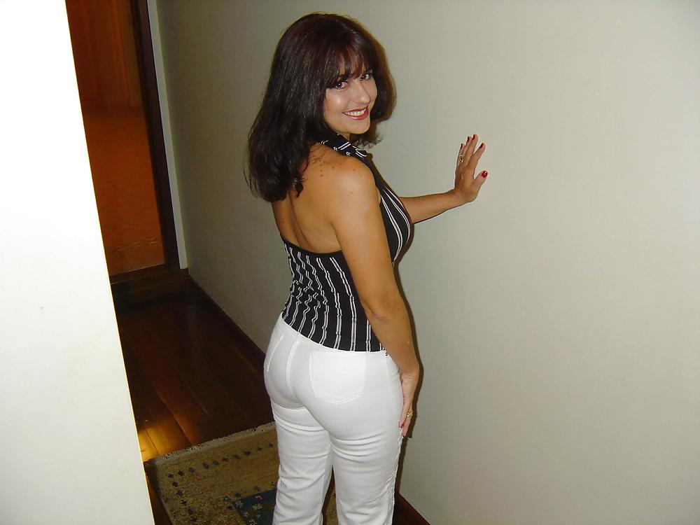 25P Gorgeous Brunette Val