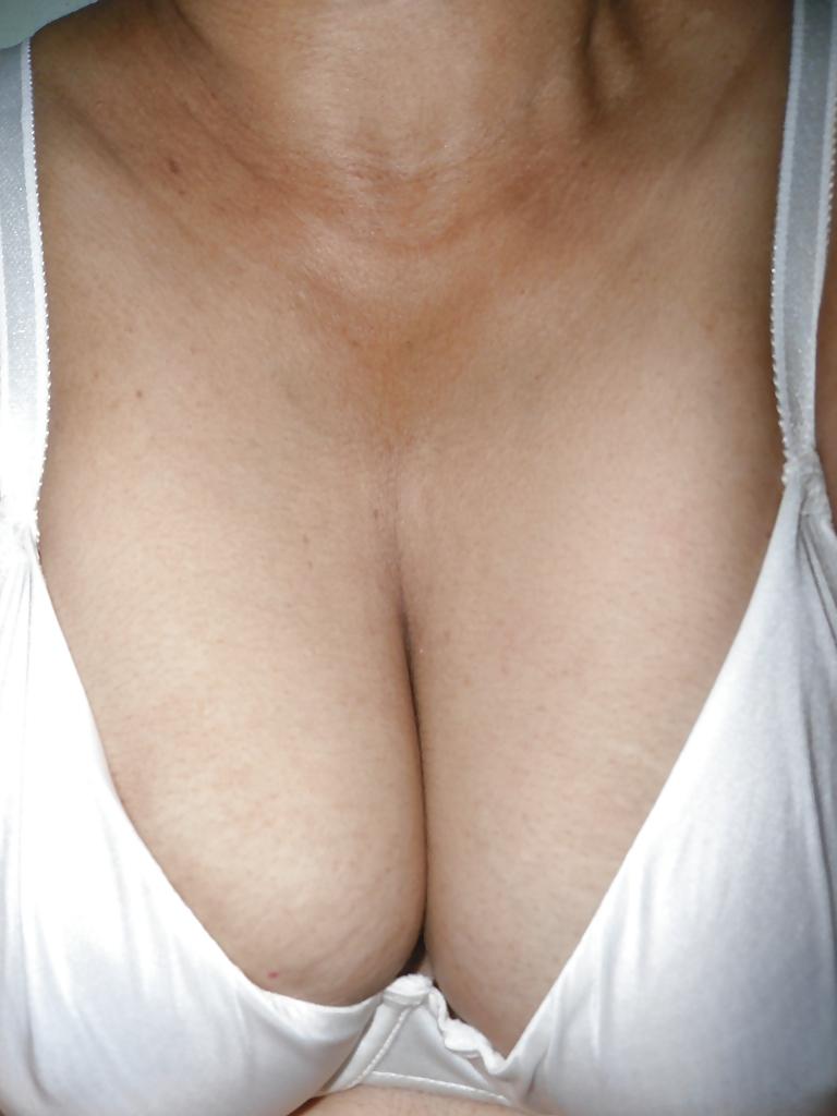 15P Myself 03 (cleavage show)