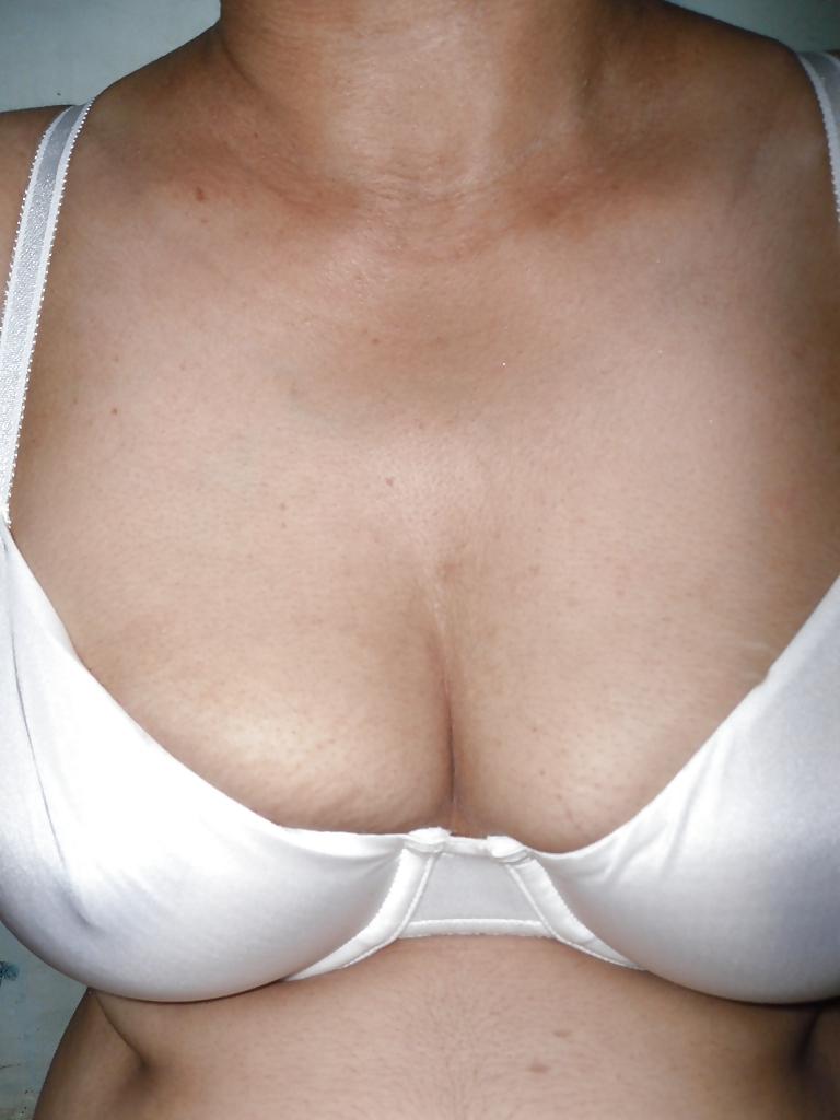 15P Myself 03 (cleavage show)