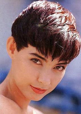 25P More celebs with short hair