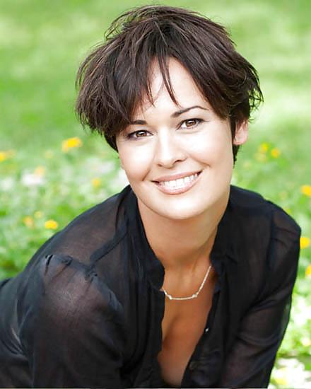 25P More celebs with short hair