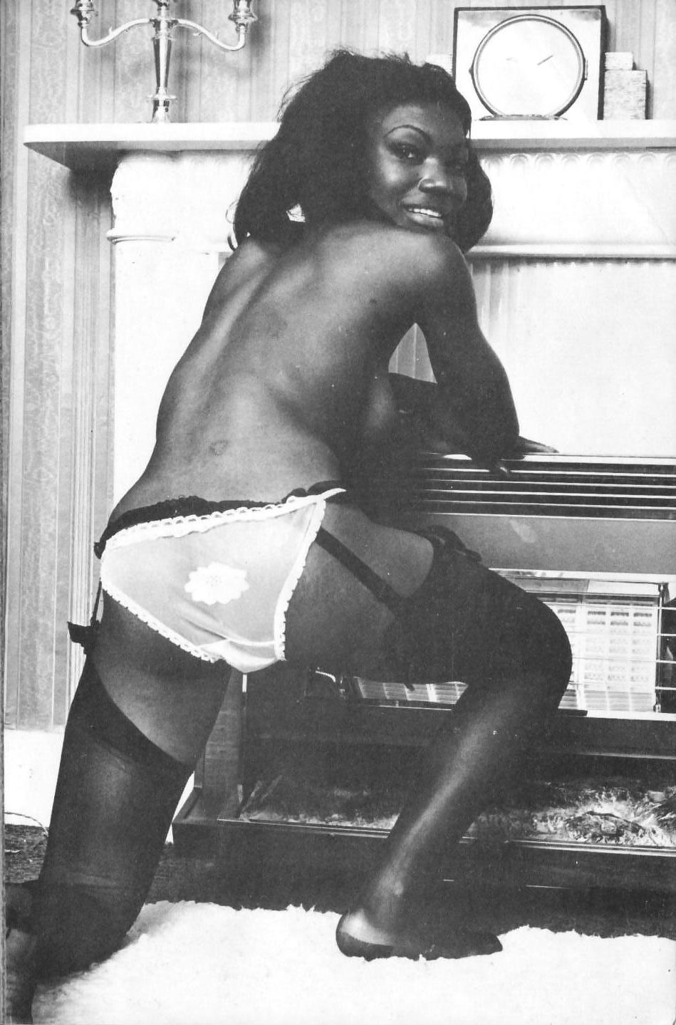24P Vintage Amateur Black Woman
